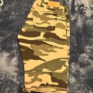 Mens size 36 camo true religion shorts like new worn once